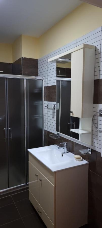 New & Great Located Apartment Near Center Tirana Exterior photo